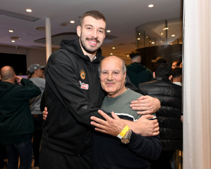 Μια αδιανόητη σύνδεση ζωής που ξεπερνά κάθε τρόπαιο και επιτυχία...