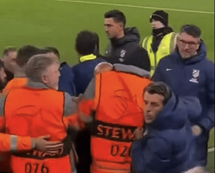 Νέο βίντεο από την εξέδρα του «Άνφιλντ» δείχνει μέλος της Ατλέτικο να φτύνει οπαδούς (video)