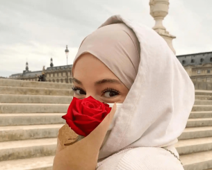 Η μυστηριώδης TikToker που οδήγησε τον Ντεμπελέ στη «Χρυσή Μπάλα»