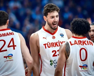 Ο Σενγκούν πήρε στον Οσμάνι Rolex ως δώρο για την εμφάνισή του κόντρα στην Ελλάδα Ο Σενγκούν πήρε στον Οσμάνι Rolex ως δώρο για την εμφάνισή του κόντρα στην Ελλάδα