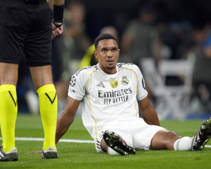 Ανησυχία στη Ρεάλ και φόβοι ότι ο Άρνολντ μπορεί να χάσει το Μουντιάλ Ανησυχία στη Ρεάλ και φόβοι ότι ο Άρνολντ μπορεί να χάσει το Μουντιάλ