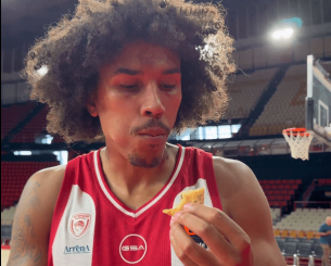 Γουόρντ και Χολ δοκίμασαν παστίτσιο και μπουγάτσα και εντυπωσιάστηκαν (video)