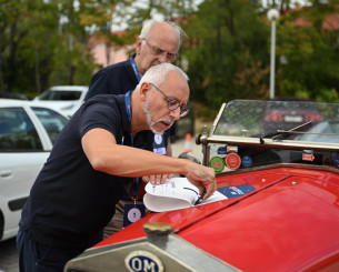 Για πρώτη φορά στην Ελλάδα ο φημισμένος αγώνας «1000 Miglia» με κλασσικά και σύγχρονα αυτοκίνητα (video)
