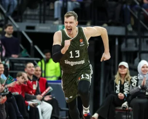 Με 30άρα του Ομπστ η Μπάγερν πήρε σπουδαία νίκη επί του Ερυθρού Αστέρα στο Μόναχο