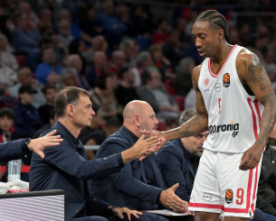 O λόγος που ο Μπαρτζώκας παρέμεινε στον πάγκο στις κρίσιμες κατοχές του Ολυμπιακός - Μπασκόνια