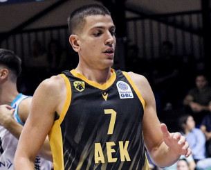 Ο Δημήτρης Φλιώνης στο Athletiko: «Δείξαμε χαρακτήρα - Νιώθω καλά και θέλω να βοηθάω την ΑΕΚ»