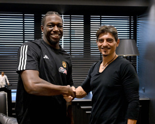 Ο Δημήτρης Γιαννακόπουλος αποθέωσε τον Κέντρικ Ναν μετά το Buzzer beater στη Βιτόρια (photos)