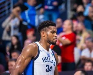 ESPN: «Το θέμα για το μέλλον του Αντετοκούνμπο δεν θα ξεκαθαρίσει σύντομα»