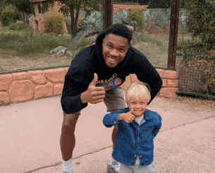 Ο μικρός... MVP της οικογένειας Κουζμίνσκας ξετρελάθηκε με τον Γιάννη Αντετοκούνμπο