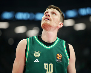 To ΟΑΚΑ αποθέωσε τον Μάριους Γκριγκόνις που επέστρεψε στο παρκέ μετά από σχεδόν ένα χρόνο (video)