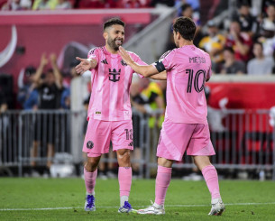 Το μήνυμα του Μέσι για την απόσυρση του Άλμπα: «Είναι τρελό πόσες ασίστ μου έδωσες...»