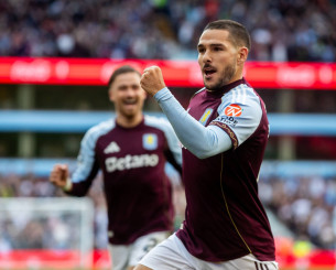 Η Άστον Βίλα με ανατροπή κόντρα στη Φούλαμ πέτυχε την πρώτη φετινή της νίκη στην Premier League