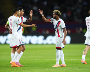 Παρολί αστέρων στο 93.00!