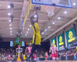 Ο Γουίλιαμς πήγε να καρφώσει στον αιφνιδιασμό αλλά αστόχησε (video)