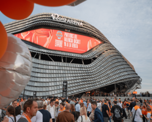 Το «διαστημικό» νέο γήπεδο της Βαλένθια άνοιξε τις πύλες του για πρώτη φορά