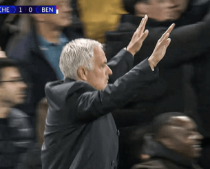 Οπαδοί της Μπενφίκα έριχναν αντικείμενα στον Ένζο Φερνάντες - Αντέδρασε ο Μουρίνιο