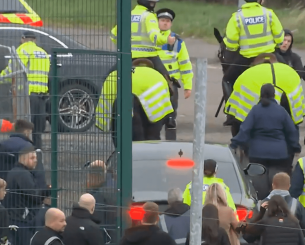 Οπαδοί της Ρέιντζερς την «έπεσαν» στον προπονητή στο πάρκινγκ του γηπέδου (video)