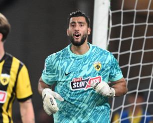 Αήττητος κάτω από τα γκολπόστ της ΑΕΚ - Ο Στρακόσια πρώτος σε clean sheets