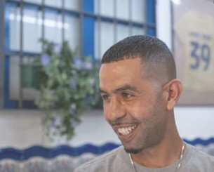 «Θα ζήσω χάρη στον γιο μου» - Αντιδράσεις για βίντεο με τον πατέρα του Γιαμάλ να μιλάει σε κούκλα ομοίωμα του παίκτη