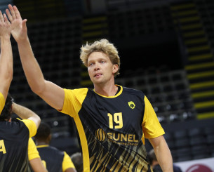 Επική στιγμή: Ο Κουζμίνσκας «ανακρίθηκε» από τον γιο του μετά τη νίκη κόντρα στον Πανιώνιο (video)