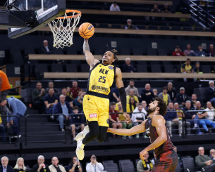 Η βουτιά του Σίλβα έφερε καρφωματάρα Αρμς που ξεσήκωσε τη Sunel Arena (video)