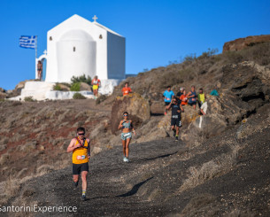 Με πάνω από 3.500 συμμετοχές από 40 χώρες και 4 ηπείρους  ολοκληρώθηκε το Santorini Experience 2025