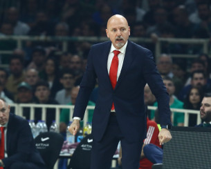 Ομπράντοβιτς: «Όλοι είναι έτοιμοι ενόψει Ολυμπιακού εκτός από...»