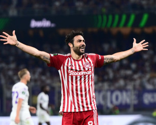 Κοντά στον Ολυμπιακό στην Βαρκελώνη ο Ιμπόρα: «Να δώσουμε δύναμη για να κερδίσει η ομάδα» (video)