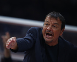 Ξέσπασμα Αταμάν για τις φάσεις του ντέρμπι στο ΣΕΦ: «Ελληνορωμαϊκή σε γήπεδο μπάσκετ»