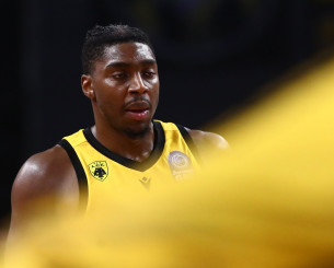 Ο Μπάρτλεϊ ανταποκρίνεται στις ευθύνες της ΑΕΚ (videos)