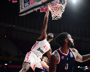 Το φοβερό alley-oop κάρφωμα του Ντόντα Χολ κόντρα στον Πανιώνιο (video)