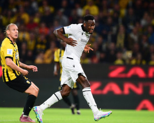 Ανενόχλητος ο Μπάμπα με κεφαλιά έκανε το 0-1 για τον ΠΑΟΚ (video)