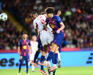 Πελάγωσε στο «Μονζουίκ» ο Ολυμπιακός μετά την αποβολή και δέχθηκε έξι γκολ από την Μπαρτσελόνα