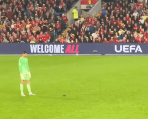 Προσπάθησε να πιάσει... ποντίκι ο Κουρτουά (video)