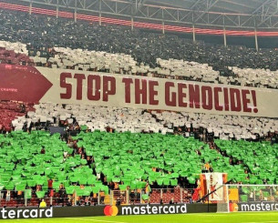Πανό της Γαλατασαράι για την Παλαιστίνη: «Σταματήστε τη γενοκτονία» (video)