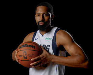 Ο Ολυμπιακός πάει δυνατά για τον Ντίνγουιντι