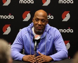 Με χειροπέδες από το FBI και ο Τσόνσι Μπιλαπς - Είχε προηγηθεί η σύλληψη Ροζίερ, ακολουθεί κι άλλη! Με χειροπέδες από το FBI και ο Τσόνσι Μπιλαπς - Είχε προηγηθεί η σύλληψη Ροζίερ, ακολουθεί κι άλλη!