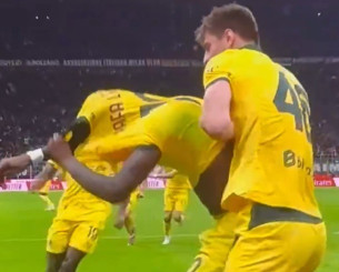 Δεν άφησαν τον Λεάο να βγάλει την φανέλα στον πανηγυρισμό του - Ο λόγος (video)