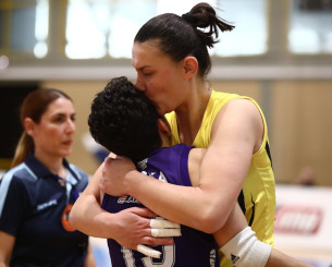 Συγκινητικές στιγμές - Η Ρόγκα φόρεσε ξανά το τριφύλλι στην πρεμιέρα της Volley League Συγκινητικές στιγμές - Η Ρόγκα φόρεσε ξανά το τριφύλλι στην πρεμιέρα της Volley League