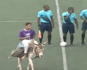 Το θαύμα του Πράσινου Ακρωτηρίου - 90 ομάδες, ένα όνειρο Μουντιάλ και ένας γάιδαρος που έγινε σύμβολο (video)