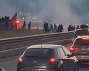 Χούλιγκαν μπλόκαραν εθνική οδό για να πλακωθούν – Χάος στην Ιταλία (video)
