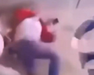 Η ανάρτηση του Κώστα Καραπαπά με βίντεο από ξυλοδαρμό ηλικιωμένου φιλάθλου του Ολυμπιακού στη Λάρισα (video)