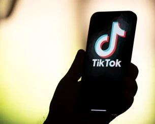 Η Κίνα αποκαλεί τη συμφωνία για το TikTok νίκη - Τι κερδίζει όμως πραγματικά; Η Κίνα αποκαλεί τη συμφωνία για το TikTok νίκη - Τι κερδίζει όμως πραγματικά;