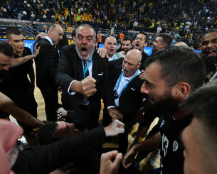 Η «ασπρόμαυρη» παρακάμερα του ντέρμπι Θεσσαλονίκης και οι έξαλλοι πανηγυρισμοί του Χατζόπουλου (video)