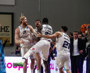 Απίθανο buzzer-beater του Τζέφερσον και νίκη για την Καρδίτσα επί του Κολοσσού σε... νεκρό χρόνο Απίθανο buzzer-beater του Τζέφερσον και νίκη για την Καρδίτσα επί του Κολοσσού σε... νεκρό χρόνο