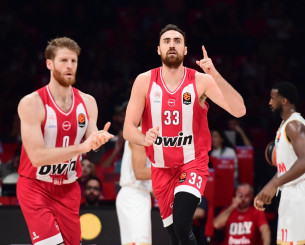 Μιλουτίνοφ: «Δεχθήκαμε πολλούς πόντους, δεν παίξαμε άμυνα στο δεύτερο ημίχρονο» (video) Μιλουτίνοφ: «Δεχθήκαμε πολλούς πόντους, δεν παίξαμε άμυνα στο δεύτερο ημίχρονο» (video)