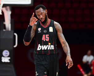 Ασύλληπτο ημίχρονο από τον Χολ με 19 πόντους δίχως να χάσει σουτ! (video)