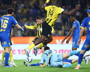 Το γκολ της ΑΕΚ που ακυρώθηκε για φάουλ του Γιόβιτς στον Μαυρία (video)