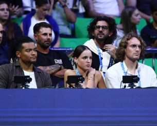 Τσιτσιπάς και Καραλής παρακολουθούν από τις κερκίδες τον Τζόκοβιτς