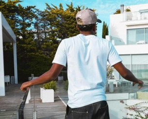 Ο Γιαμάλ «επιδεικνύει» τη νέα του υπερπολυτελή έπαυλη που του κόστισε πάνω από 10 εκατ. ευρώ